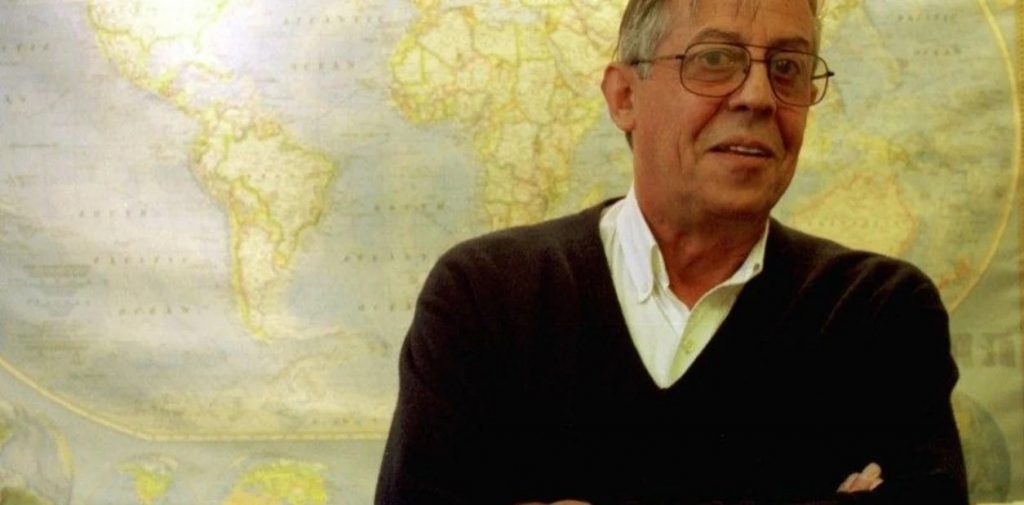 SILO con mapamundi detras